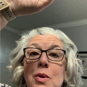 Meet your Posher, Julie